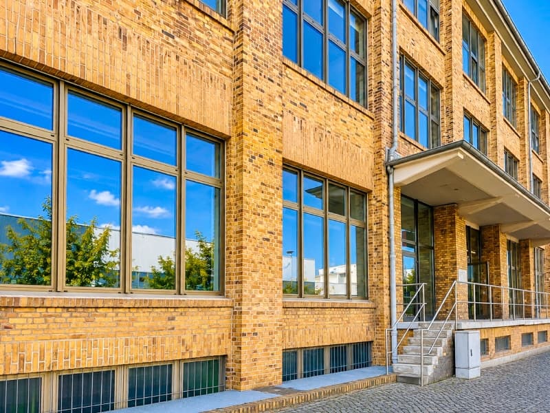 Vielseitig nutzbar mit Büro im Gewerbepark!