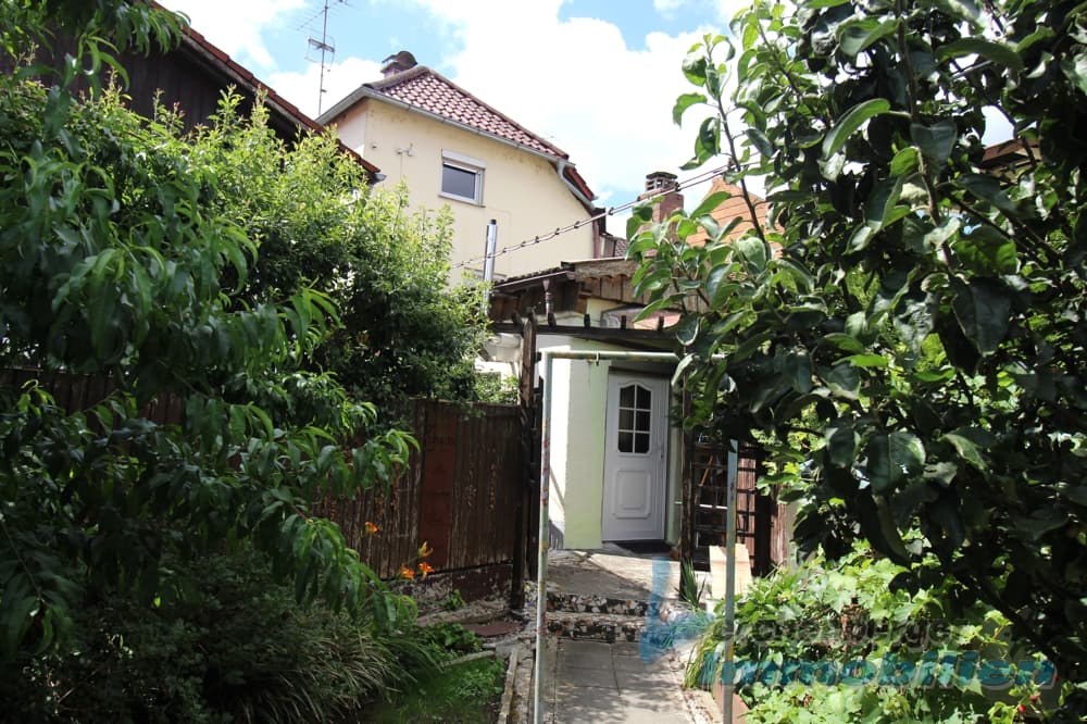 ***Vielseitig nutzbares Wohn-und Geschäftshaus mit Garten in Eichendorf***