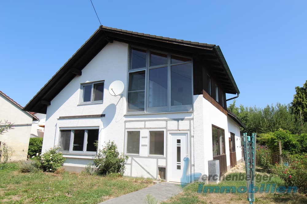 Großes Einfamilienhaus für zwei Generationen mit Garten in Eichendorf