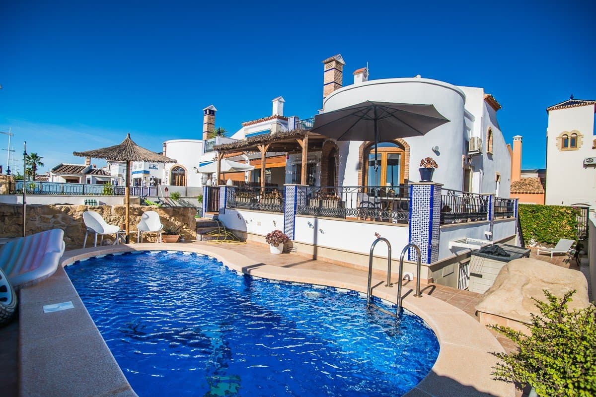 Großzügiges Haus mit privatem Pool, Gemeinschaftspool und voll ausgebautem Keller in Algorfa