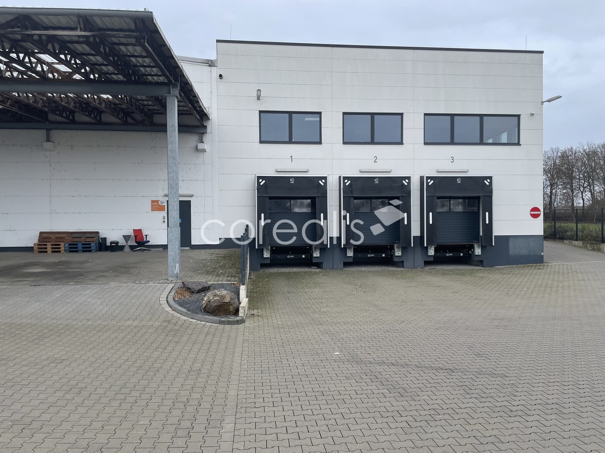 Düsseldorf | 4.300m² Hallenfläche | 8 m UKB | Rampen
