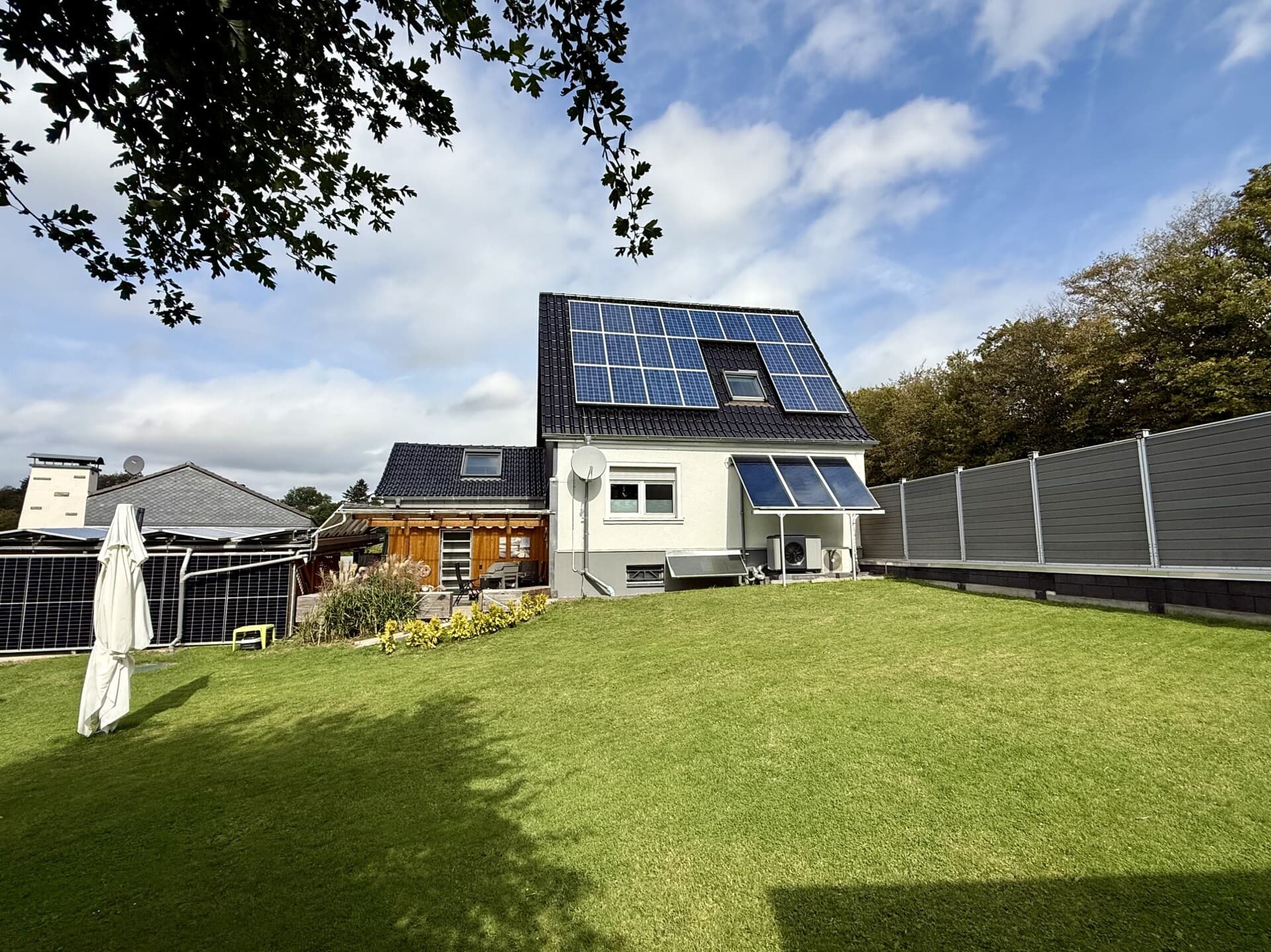 Fröndenberg-Hohenheide: Altbau, aber nicht vom alten Eisen - Energetisch und technisch im TOP Zustand!