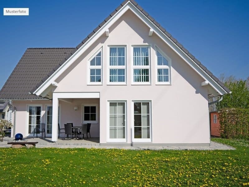 Wohnhaus, 5 Zimmer, Nebengebäude - Immobilienkauf ohne Maklerprovision