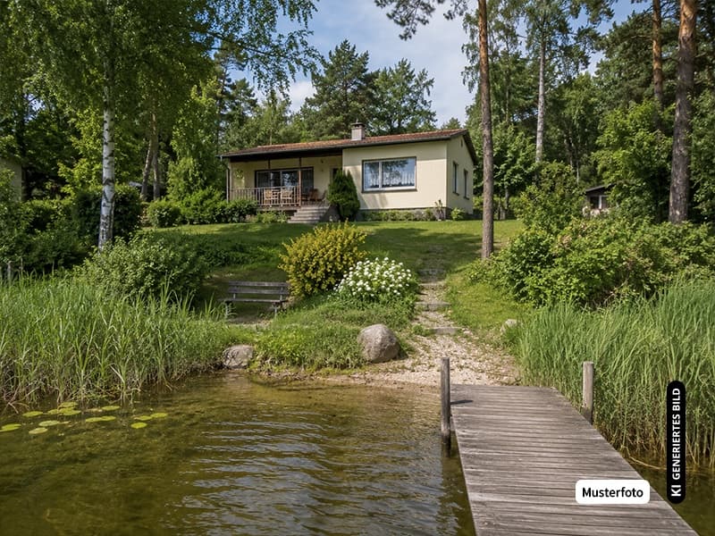 Doppelhaushälfte mit Garage - Besondere Immobilienchance ohne Provision