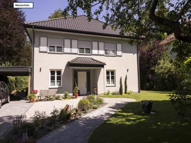 Wohnhaus mit Garage, Terrasse - Ihre Chance auf Eigentum ohne Maklerprovision!