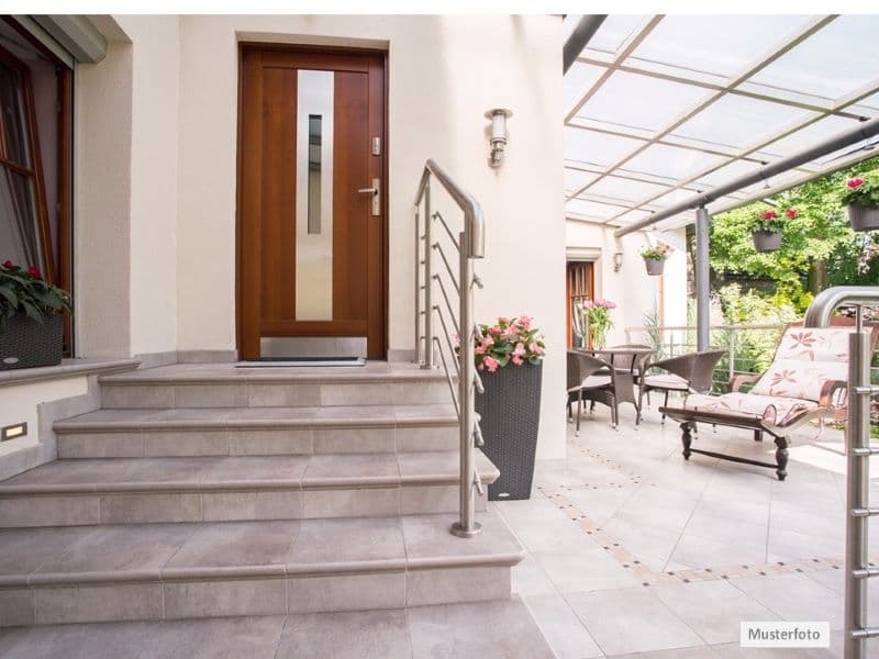 Garage und Einfamilienhaus - Ihre Chance auf einen provisionsfreien Immobilienkauf