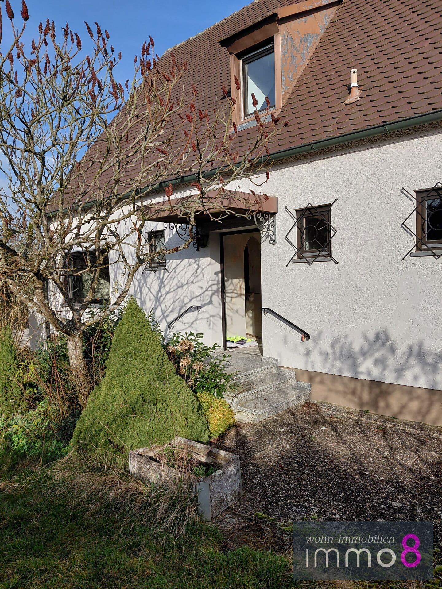 Werden Sie hier noch diesen Herbst
Eigentümer: Freistehendes Haus mit
schönem Grundstück in Oberhausen!