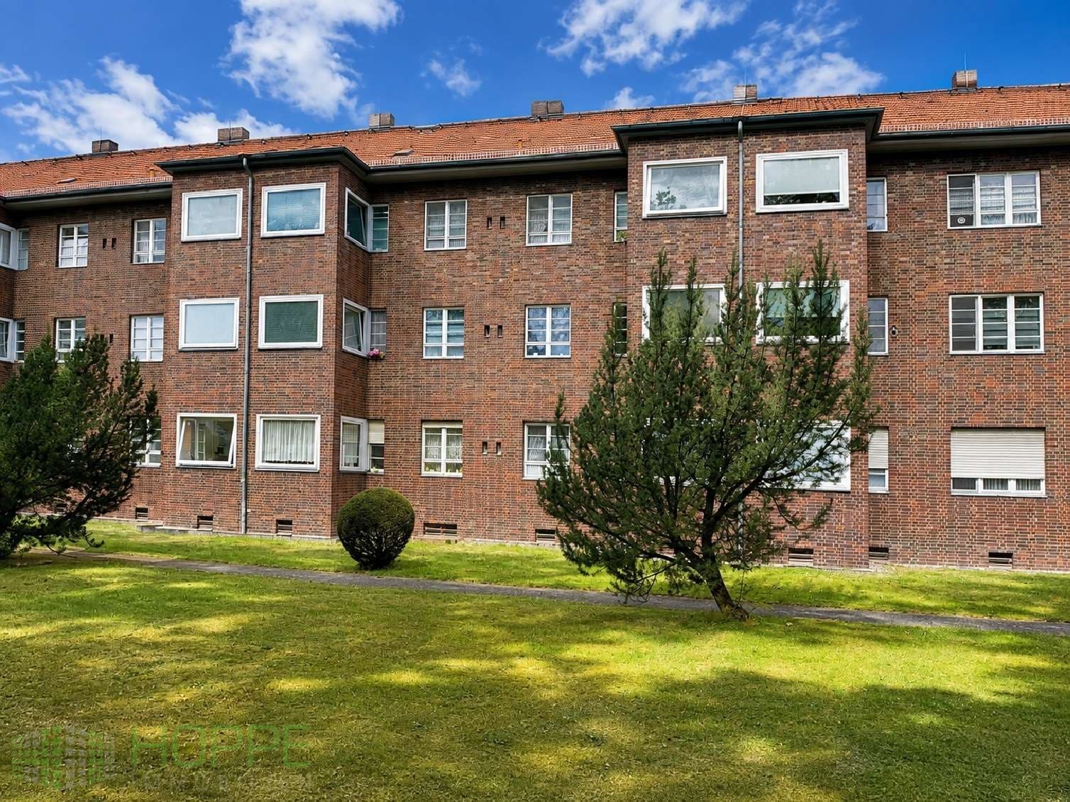 Mariendorf - Bezugsfreie Wohnung mit Dielen und Wintergarten in denkmalgeschützter Wohnanlage