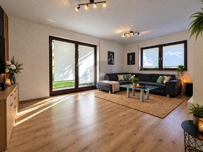 WOHNKOMFORT MIT GARTEN & GARAGE
