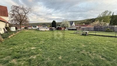 880 M² MIT GENEHMIGTEM BAUANTRAG IN RUHIGER LAGE