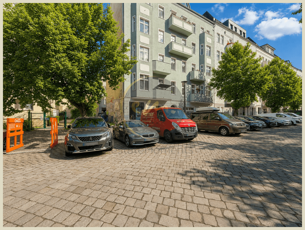 Nähe Mediaspree: Helle, moderne 2-Zimmer-Altbauwohnung mit Westbalkon, mögliche Bruttorendite 4,10 %