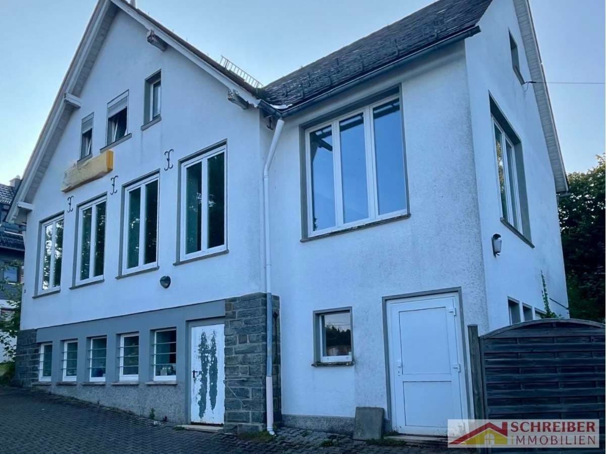 Herbstangebot - Gut sanierte ehemalige Schule in Bad Berleburg-Sassenhausen zu verkaufen.