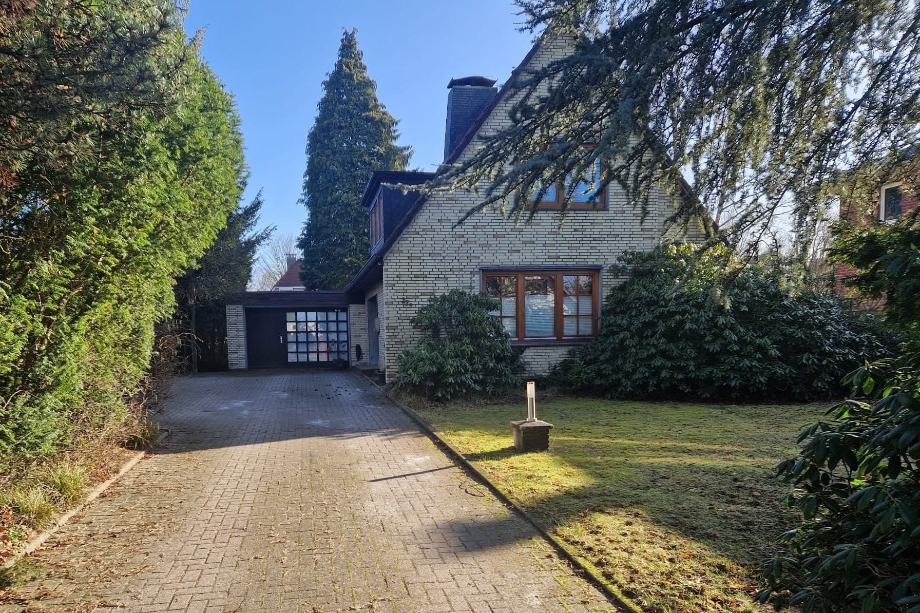 Einfamilienhaus auf großem, teilbaren Grundstück