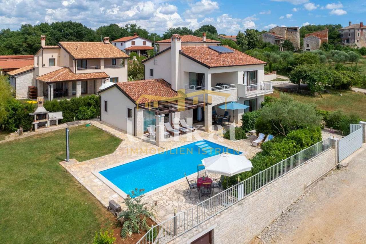 Haus mit Pool und Meerblick