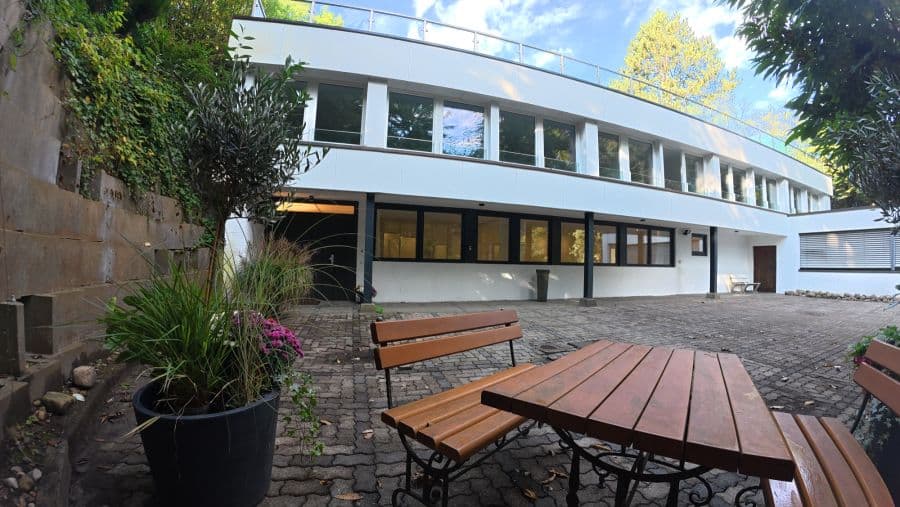 Außergewöhnliche Fläche am Fuß der Schwarzen Berge - komplett saniert, Erstbezug