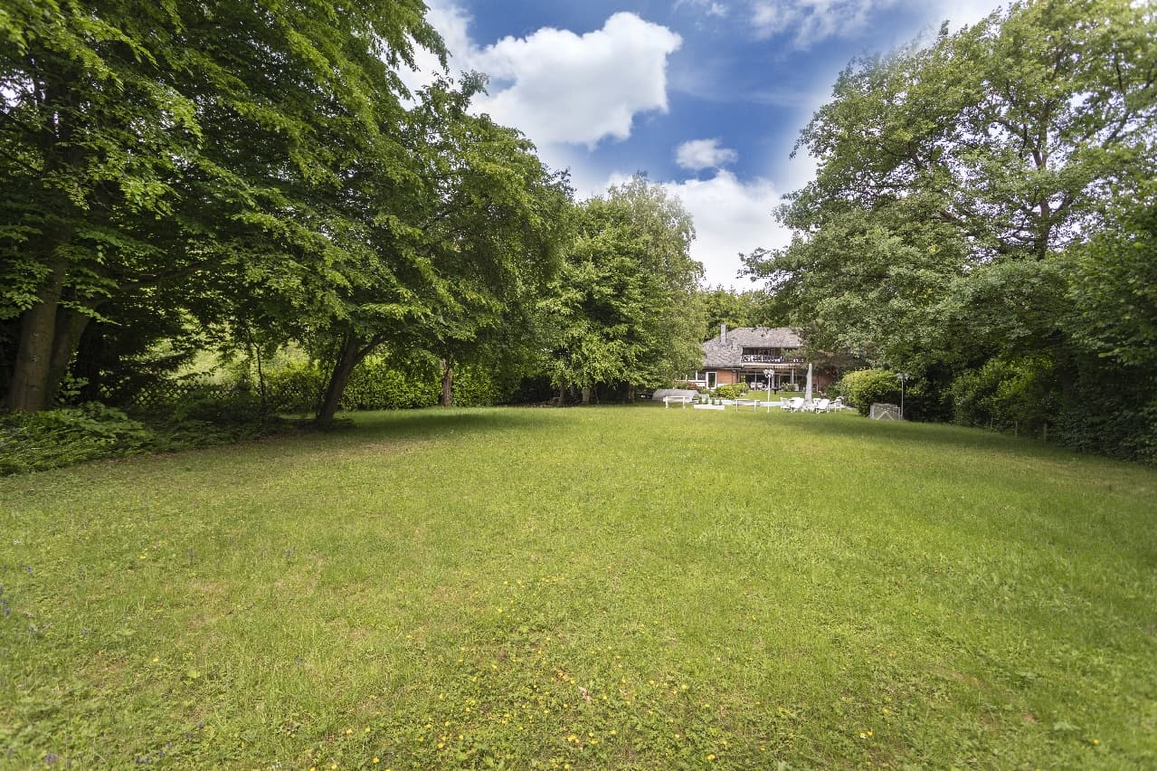 Exklusives Mehrgenerationenhaus mit 3 Wohneinheiten (235 m²/167 m²/75 m²) direkt am Fleyer Wald