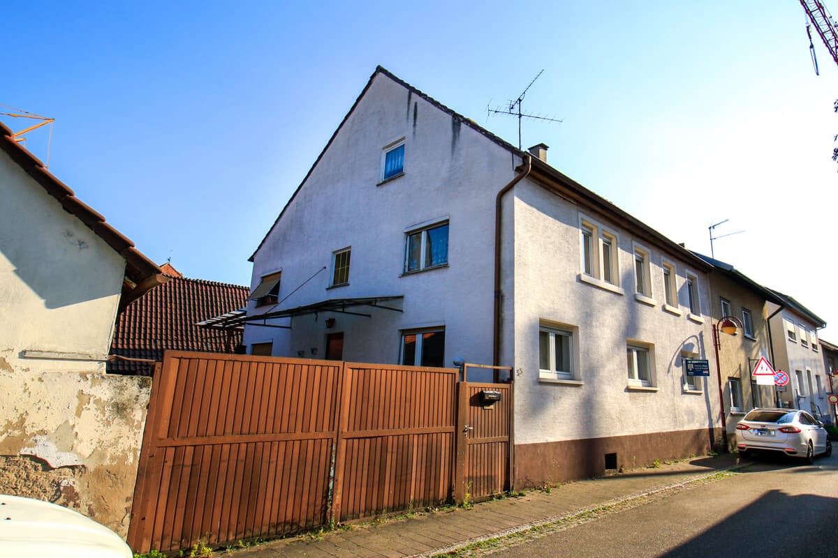 Sanierungsbedürftiges EFH mit großem Grundstück 550qm im ausgewiesenen Sanierungsgebiet der Gemeide