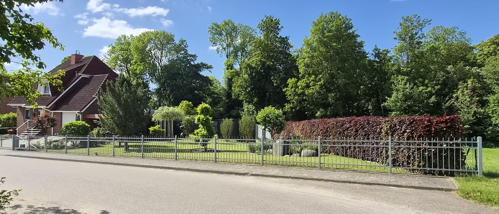 BÖRS - Immobilien ++ Parkähnliches Anwesen in 17039 Woggersin: Stilvolles EFH mit Nebengelass