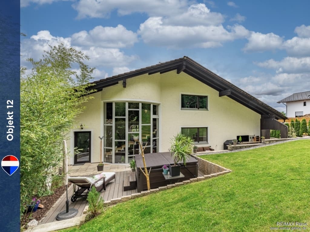 Traumhaus mit Bergblick, eigenem kleinen Wald und parkähnlichen Grundstück. Träume werden wahr!