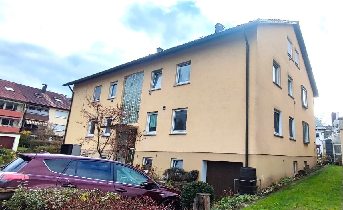 Charmante Dachgeschosswohnung mit Südlage-Loggia in ruhiger Wohnlage von Remshalden-Geradstetten