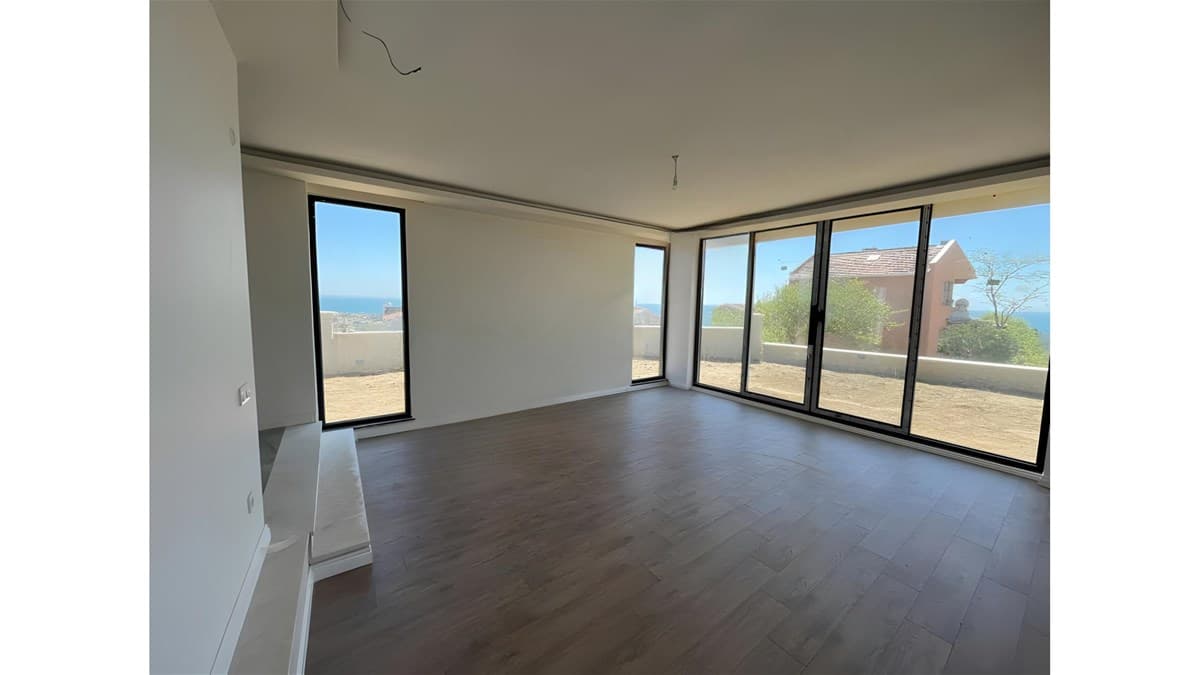 Exklusives Wohnen mit Meerblick, Terrasse und Pool in Silivri