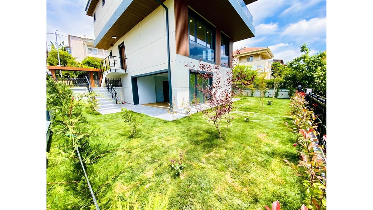 Wohnen mit Meerblick in Strandnähe mit Terrasse in Silivri