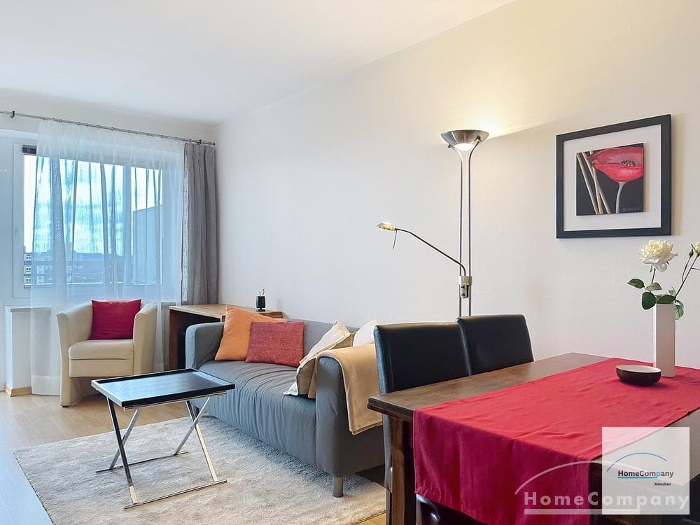 Großzügiges, voll möbliertes 1-Zimmer-Apartment mit Balkon in Germering