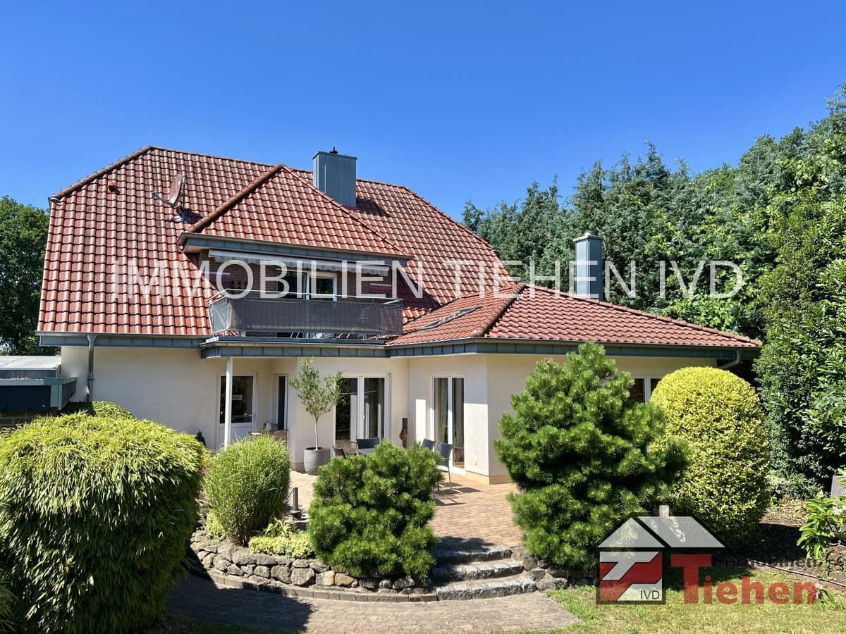 EINFAMILIENHAUS MIT ZWEI WOHNEINHEITEN - PROVISIONSFREI!