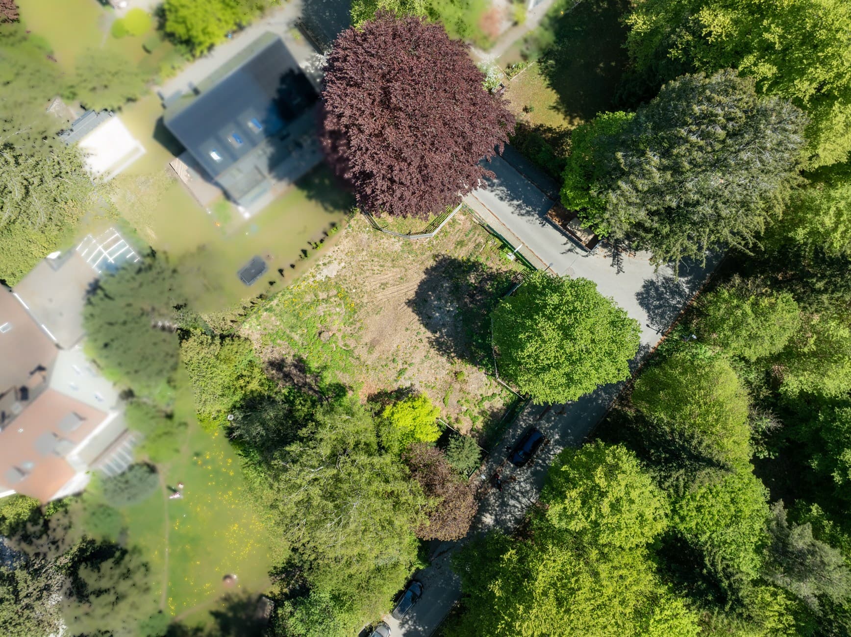 AIGNER: Seltene Gelegenheit: Idyllisches Eckgrundstück mit Baugenehmigung für EFH!