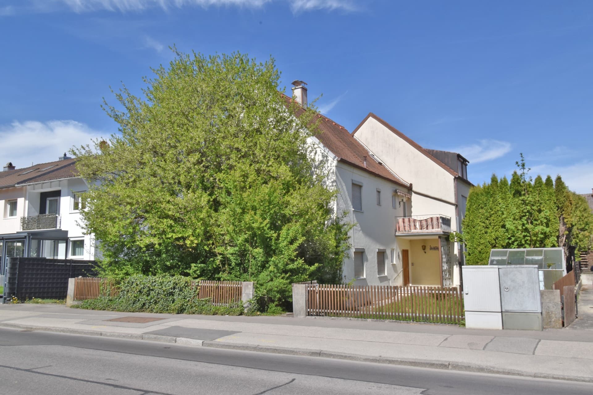 AIGNER - Großzügiges Grundstück mit Altbestand in Freising - Lerchenfeld