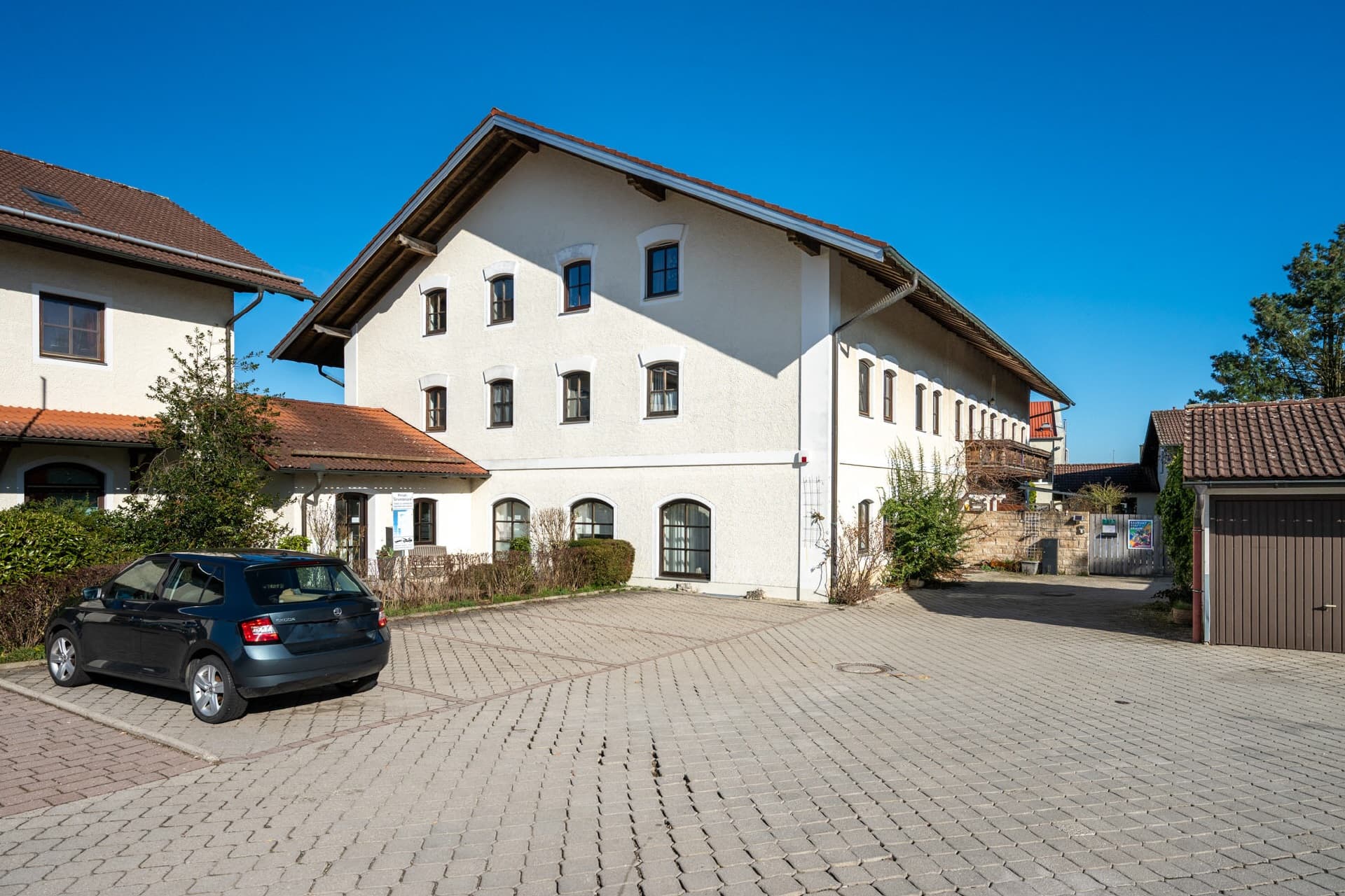 Großes Anwesen als Investment-Objekt in guter Vermietungslage in Steinhöring!