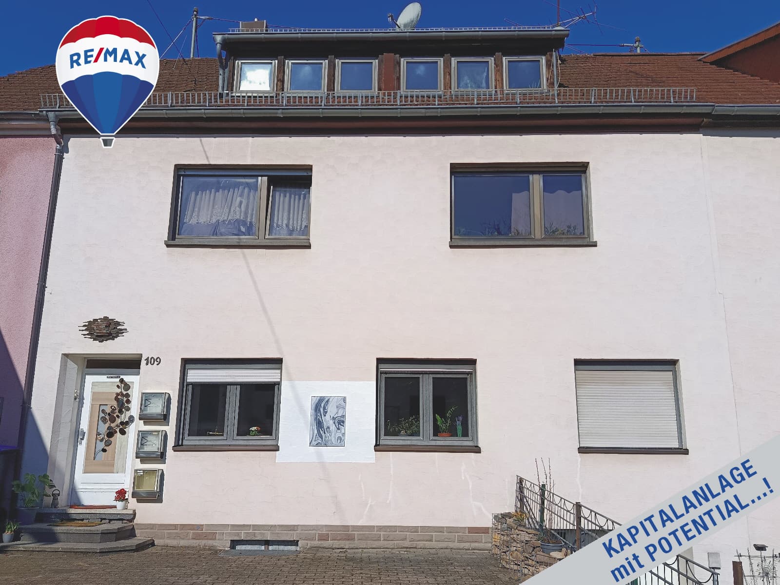 KAPITALANLAGE: Mehrfamilienhaus
mit 3 Wohneinheiten, laufenden Mieteinnahmen & Entwicklungspotenzial