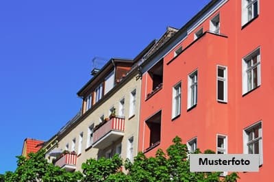 Dreifamilienhaus nebst 3er Garage