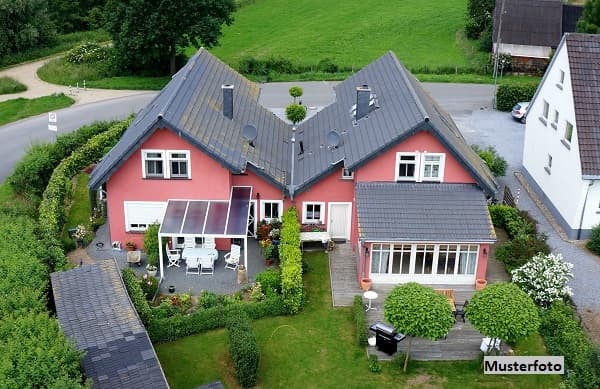 Großzügige Doppelhaushälfte nebst Terrasse und Garage