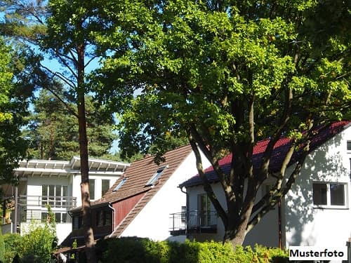 Freistehendes 2-Familienhaus nebst Garage
