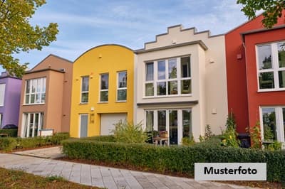 Reihenmittelhaus nebst Terrasse, Garten und Garage