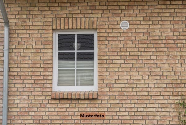 Einfamilienhaus, Anbau und Garage - provisionsfrei