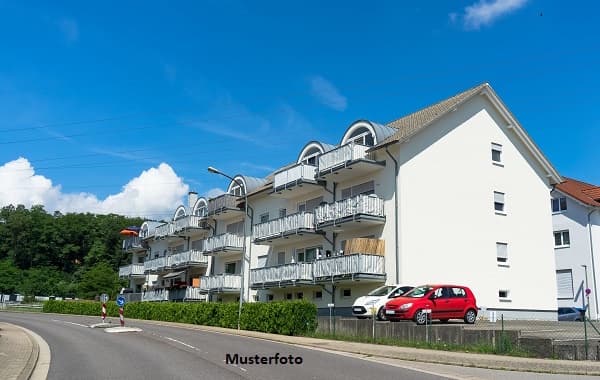 Kapitalanlage + Dreifamilienhaus mit Garage und Garten in ruhiger Lage +
