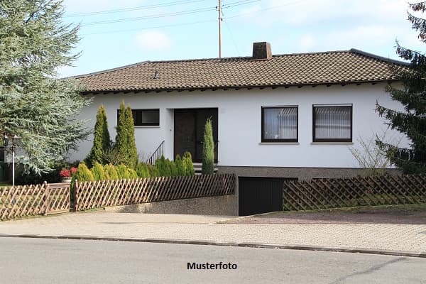 ½ Anteil - Einfamilienhaus mit Einliegerwohnung