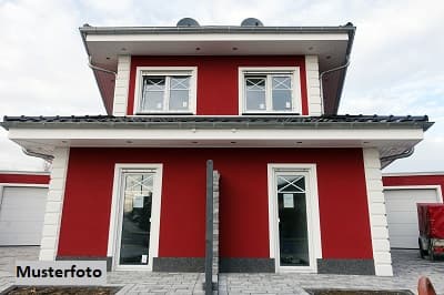 Doppelhaushälfte mit 2 Garagen