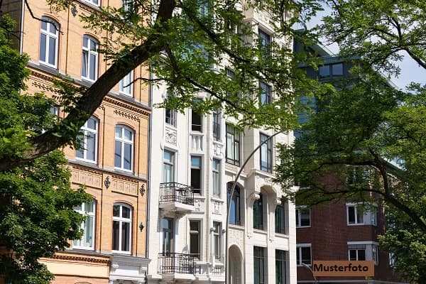 Wohn-/Geschäftshaus und Hinterhaus mit Gaststätte