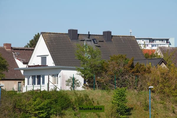 Einfamilienhaus mit Doppelgarage in verkehrsberuhigter Wohnlage