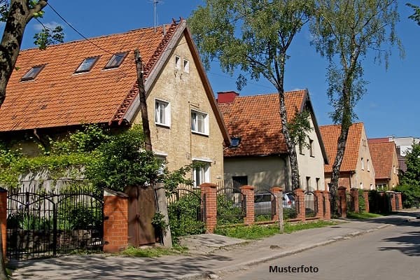 Dreifamilienhaus nebst Bürogebäude und Doppelgarage - provisionsfrei