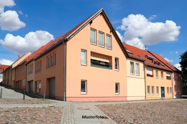 Grundstück mit Mehrfamilien- und Einfamilienhaus als Investitionsanlage