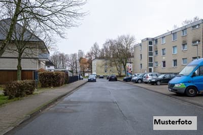 Wohnhaus (ehem. Landschulheim) mit Carportanlage und Garten