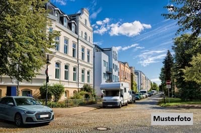 Wohn- und Gaststättengebäude nebst Tanzsaal und Ferienwohnung