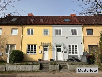 Charmante Doppelhaushälfte mit historischem Charakter, Kaminraum und viel Platz