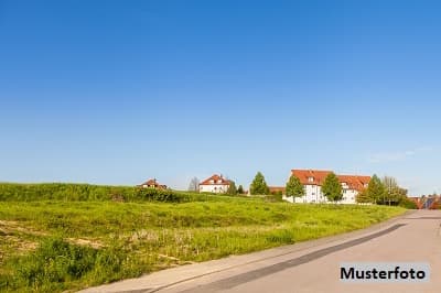 Unbebautes Baugrundstück