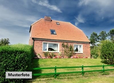 Freistehendes Einfamilienhaus mit Gartenland - provisionsfrei
