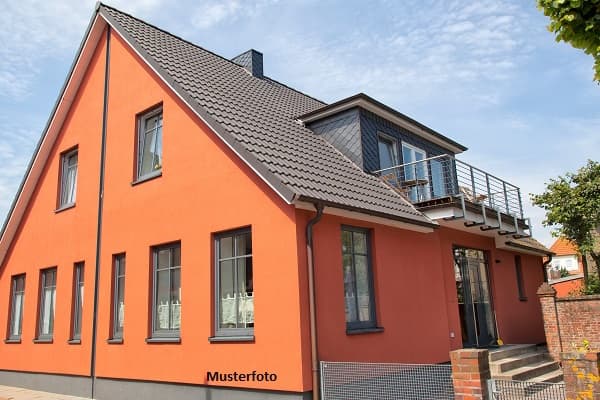 Ein- bis Zweifamilienhaus, Garage, ausgebaute Scheune, Schuppen und Lager